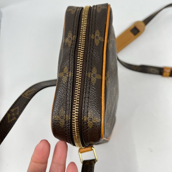 Louis Vuitton Danube PM Monogram Crossbody Unisex - Picture 13 of 16